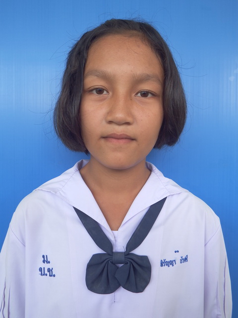 ด.ญ หิรัญญา  บัวศรี