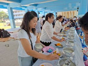 LINE_ALBUM_ทำบุญรร.ปีใหม่69_251219_199.jpg