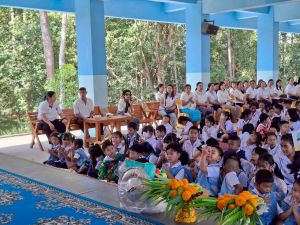 LINE_ALBUM_ทำบุญรร.ปีใหม่69_251219_719.jpg