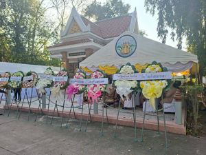 LINE_ALBUM_ถวายพวงมาลาศาลพระปิ่น7-1-69_260109_10.jpg