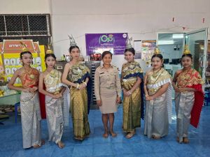 LINE_ALBUM_ถวายพวงมาลาศาลพระปิ่น7-1-69_260109_109.jpg