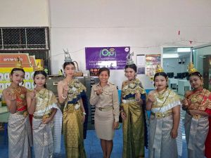 LINE_ALBUM_ถวายพวงมาลาศาลพระปิ่น7-1-69_260109_111.jpg