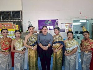 LINE_ALBUM_ถวายพวงมาลาศาลพระปิ่น7-1-69_260109_113.jpg