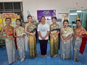 LINE_ALBUM_ถวายพวงมาลาศาลพระปิ่น7-1-69_260109_115.jpg