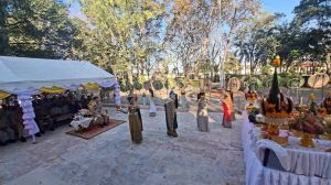 LINE_ALBUM_ถวายพวงมาลาศาลพระปิ่น7-1-69_260109_23.jpg