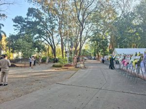 LINE_ALBUM_ถวายพวงมาลาศาลพระปิ่น7-1-69_260109_3.jpg