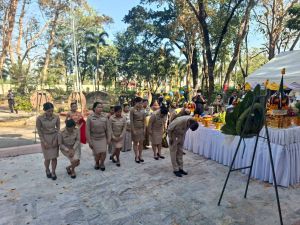 LINE_ALBUM_ถวายพวงมาลาศาลพระปิ่น7-1-69_260109_56.jpg