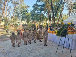 LINE_ALBUM_ถวายพวงมาลาศาลพระปิ่น7-1-69_260109_58.jpg