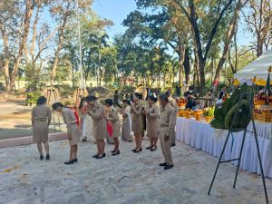 LINE_ALBUM_ถวายพวงมาลาศาลพระปิ่น7-1-69_260109_59.jpg