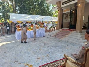 LINE_ALBUM_ถวายพวงมาลาศาลพระปิ่น7-1-69_260109_62.jpg