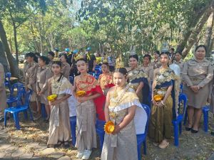 LINE_ALBUM_ถวายพวงมาลาศาลพระปิ่น7-1-69_260109_66.jpg