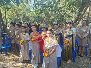 LINE_ALBUM_ถวายพวงมาลาศาลพระปิ่น7-1-69_260109_67.jpg