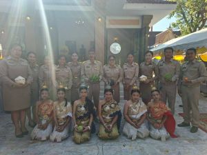 LINE_ALBUM_ถวายพวงมาลาศาลพระปิ่น7-1-69_260109_71.jpg