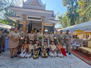 LINE_ALBUM_ถวายพวงมาลาศาลพระปิ่น7-1-69_260109_72.jpg