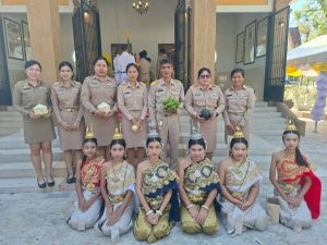 LINE_ALBUM_ถวายพวงมาลาศาลพระปิ่น7-1-69_260109_81.jpg