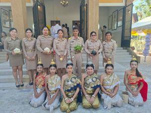LINE_ALBUM_ถวายพวงมาลาศาลพระปิ่น7-1-69_260109_82.jpg