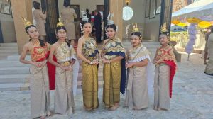 LINE_ALBUM_ถวายพวงมาลาศาลพระปิ่น7-1-69_260109_89.jpg