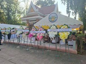 LINE_ALBUM_ถวายพวงมาลาศาลพระปิ่น7-1-69_260109_9.jpg