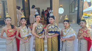 LINE_ALBUM_ถวายพวงมาลาศาลพระปิ่น7-1-69_260109_90.jpg
