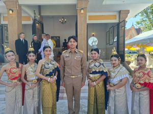 LINE_ALBUM_ถวายพวงมาลาศาลพระปิ่น7-1-69_260109_93.jpg